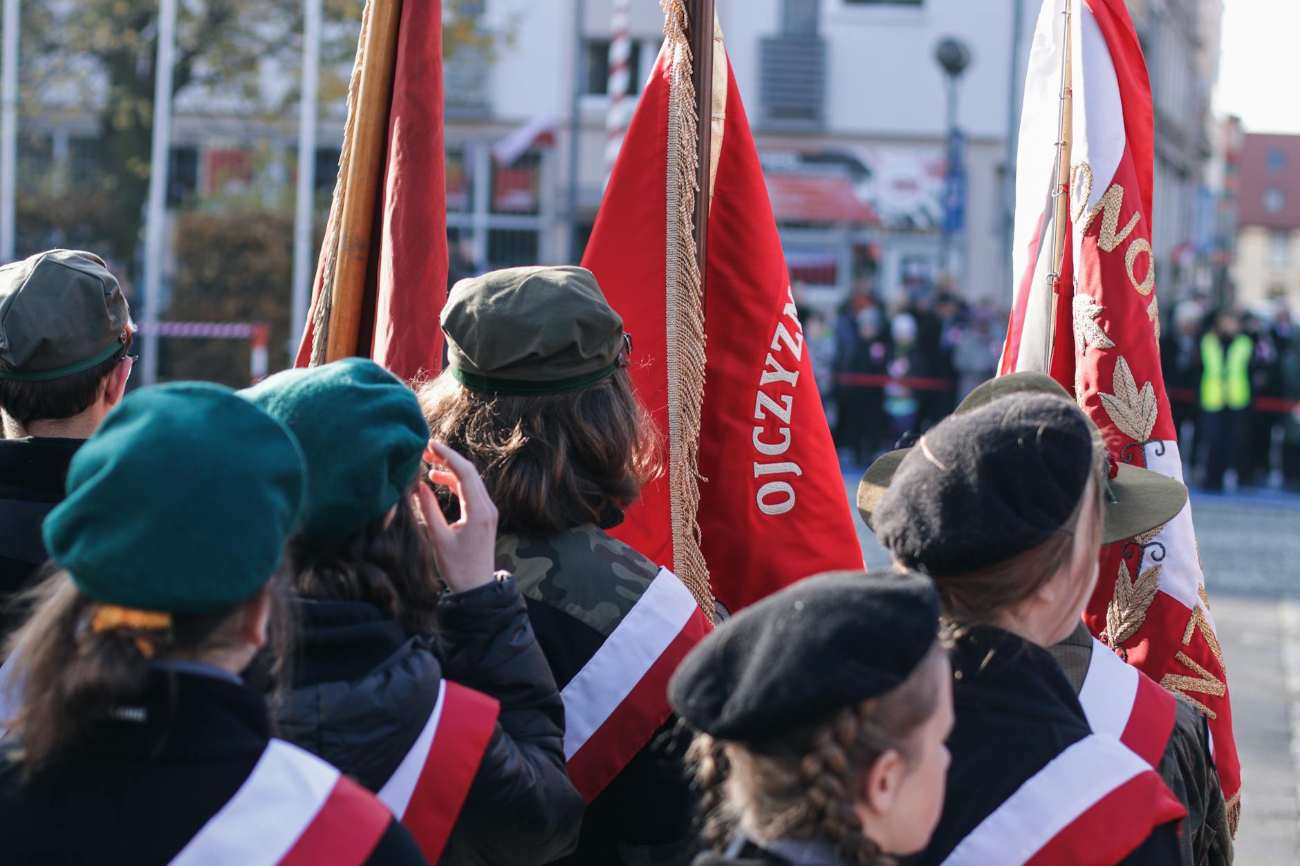 Uroczystości Święta Konstytucji 3 Maja w Pionkach z udziałem mieszkańców i władz miasta.